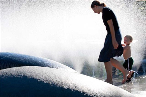 園林景觀中的休閑坐凳綻放著設計的魅力