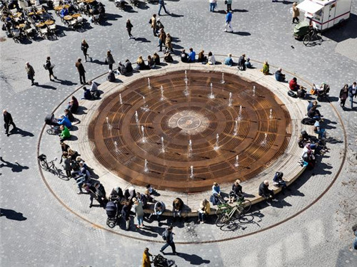 園林景觀中的休閑坐凳綻放著設計的魅力