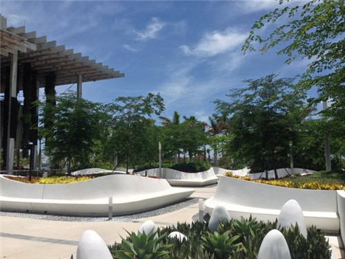 園林景觀中的休閑坐凳綻放著設計的魅力