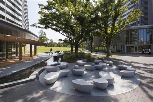 園林景觀中的休閑坐凳綻放著設計的魅力