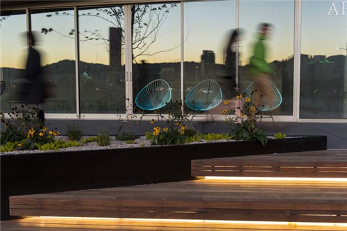 園林景觀中的休閑坐凳綻放著設計的魅力