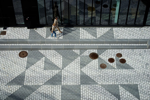 陰暗庭院變身閃亮城市空間——挪威卑爾根Odd Frantzens廣場景觀