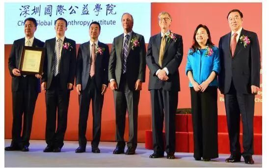 “慈善女王”何巧女的百億諾捐疑云