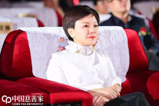 “慈善女王”何巧女的百億諾捐疑云