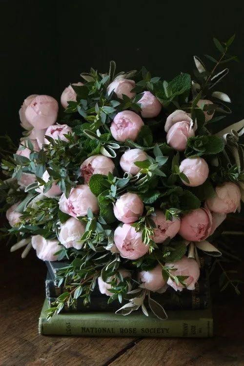 簡單又好看——八大花藝配色法