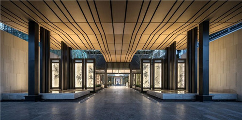 奧雅作品:園子里的揚(yáng)州