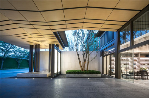 奧雅作品:園子里的揚(yáng)州