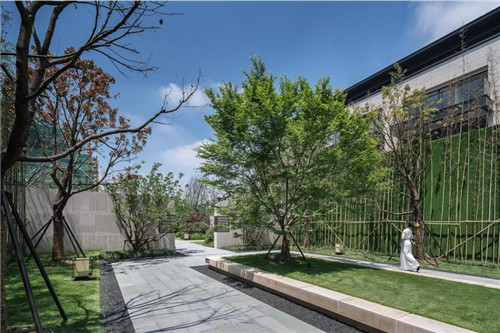 奧雅作品:園子里的揚(yáng)州