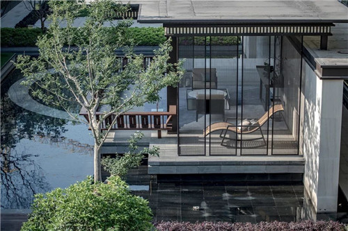 奧雅作品:園子里的揚(yáng)州