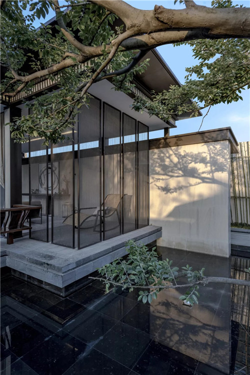 奧雅作品:園子里的揚(yáng)州