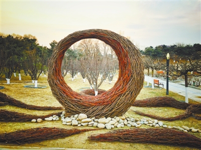 用枯枝落葉構建大地勝景