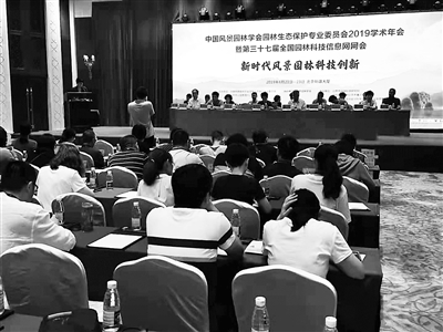 突出植物在園林生產中的主體地位