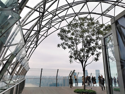 250米高空懸著國內首個橫向摩天樓