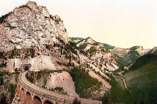 是鐵路也是風景:線性文化遺產的活化利用