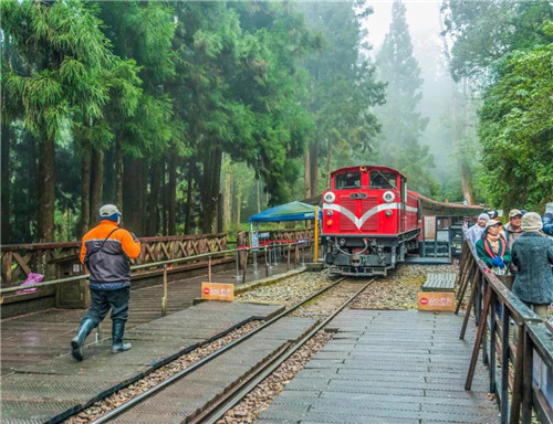 是鐵路也是風景:線性文化遺產的活化利用
