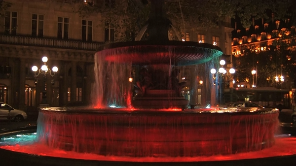 夜間,在城市空間中點燃藝術品