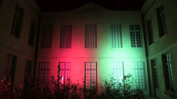 夜間,在城市空間中點燃藝術品