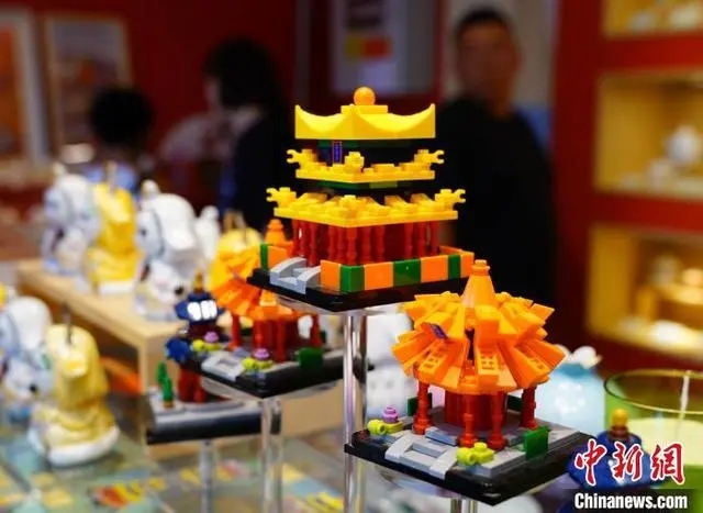 北京中軸線上創意市集亮相景山公園