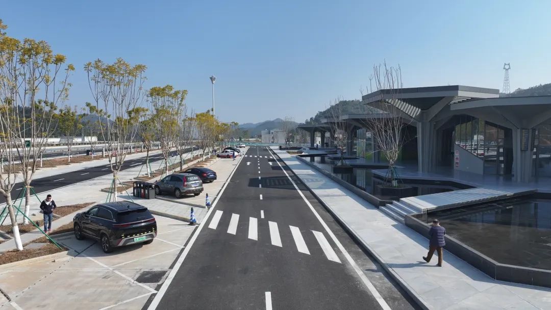 綠韻盛景與貼心服務(wù)——龍尋高速吉祥服務(wù)區(qū)