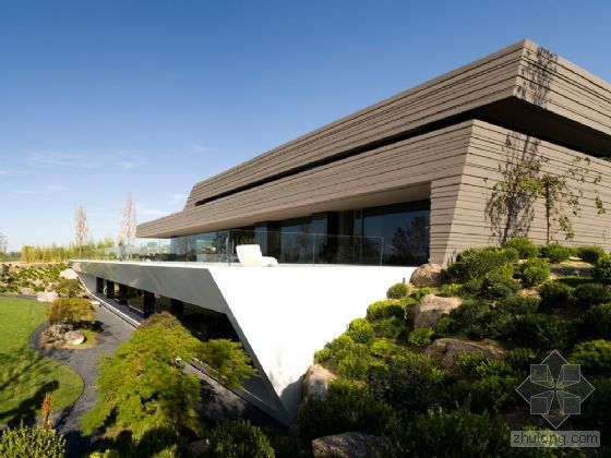 馬德里市郊的索莫薩瓜斯區(qū)住宅