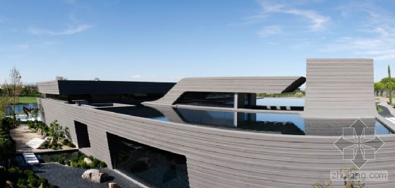 馬德里市郊的索莫薩瓜斯區(qū)住宅