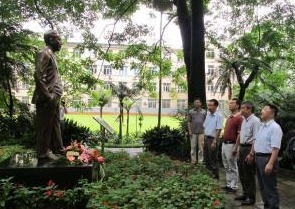 《遷地栽培植物志》編研組應邀考察廣西植物所