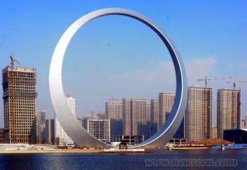 雷人建筑頻曝 中國(guó)式城市造景搭成了利益鏈