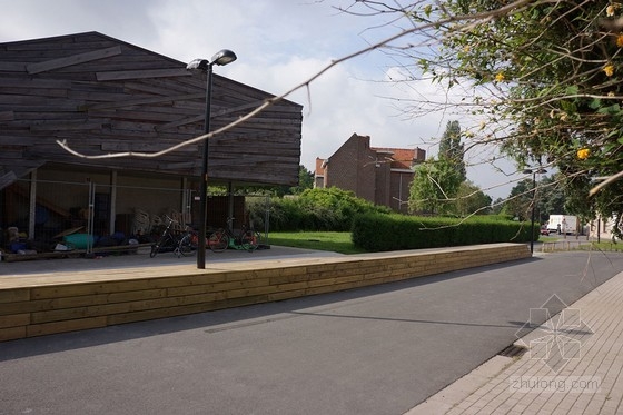 A stop on the line廣場景觀規(guī)劃 單位綠化|規(guī)劃設(shè)計 中國風(fēng)景園林網(wǎng)