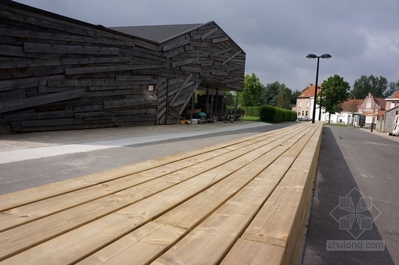 A stop on the line廣場景觀規(guī)劃 單位綠化|規(guī)劃設(shè)計 中國風(fēng)景園林網(wǎng)