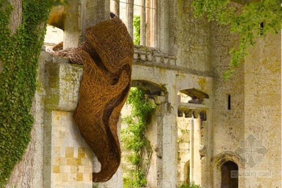 藝術家Laura Bacon用柳樹編織的強大雕塑