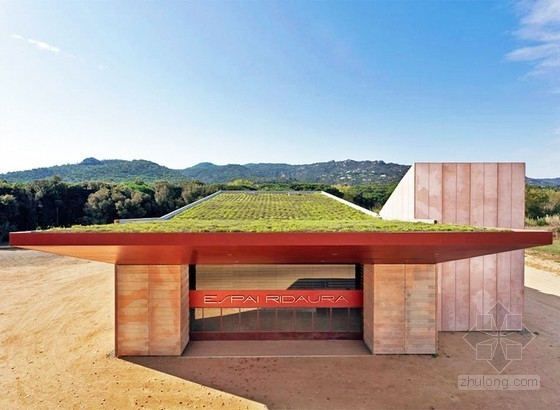 西班牙EspaiRidaura中心綠色屋頂