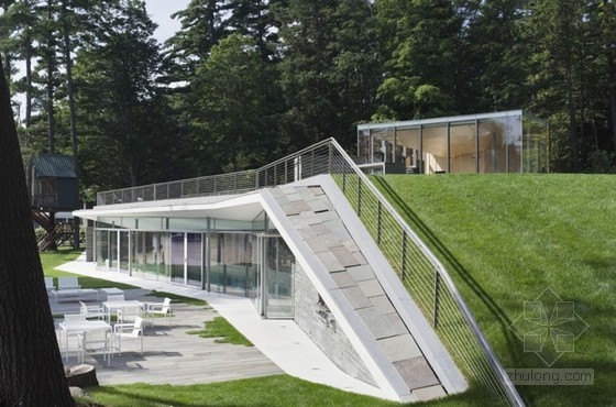 GLUCK設計的紐約綠色屋頂游泳館