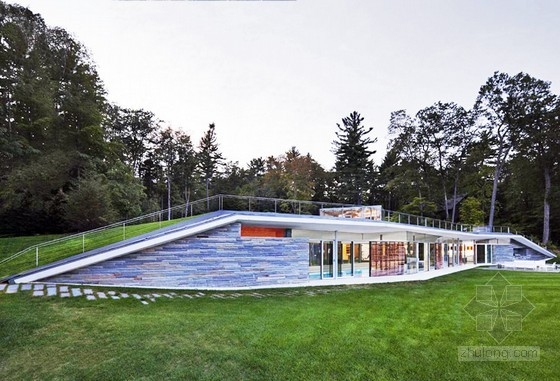 GLUCK設計的紐約綠色屋頂游泳館