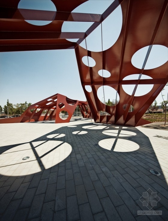 西班牙薩羅城中央區域的多功能結構設計