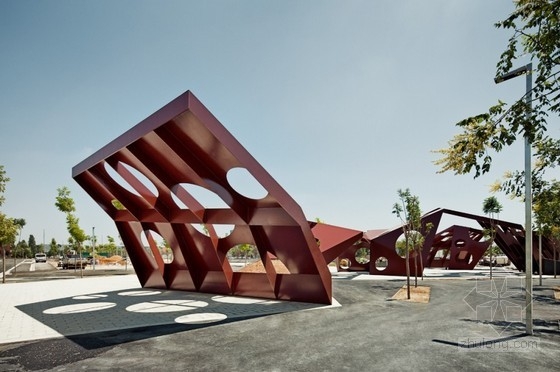 西班牙薩羅城中央區域的多功能結構設計