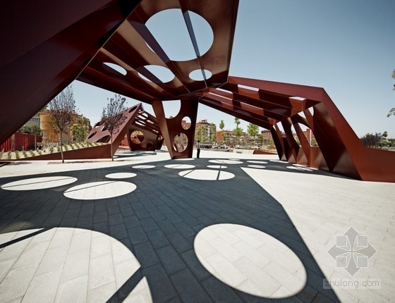 西班牙薩羅城中央?yún)^(qū)域的多功能結(jié)構(gòu)設(shè)計