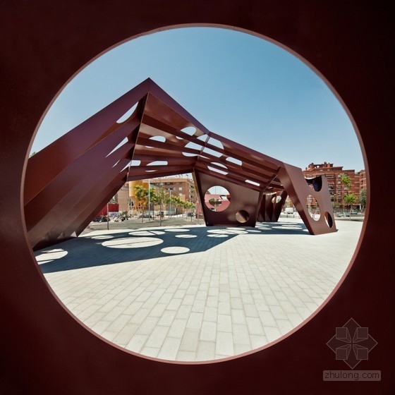 西班牙薩羅城中央?yún)^(qū)域的多功能結(jié)構(gòu)設(shè)計(jì)
