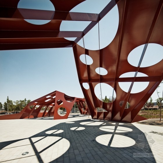 西班牙薩羅城中央?yún)^(qū)域的多功能結(jié)構(gòu)設(shè)計