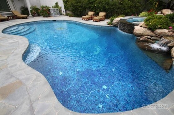 自由形態(tài)泳池的景觀設(shè)計(jì)