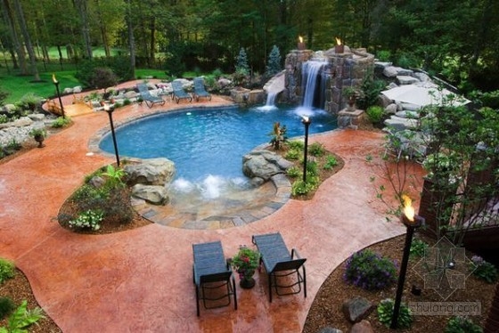 自由形態(tài)泳池的景觀設計