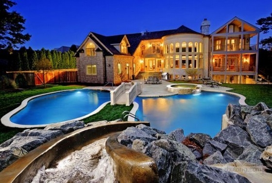 自由形態(tài)泳池的景觀設(shè)計(jì)