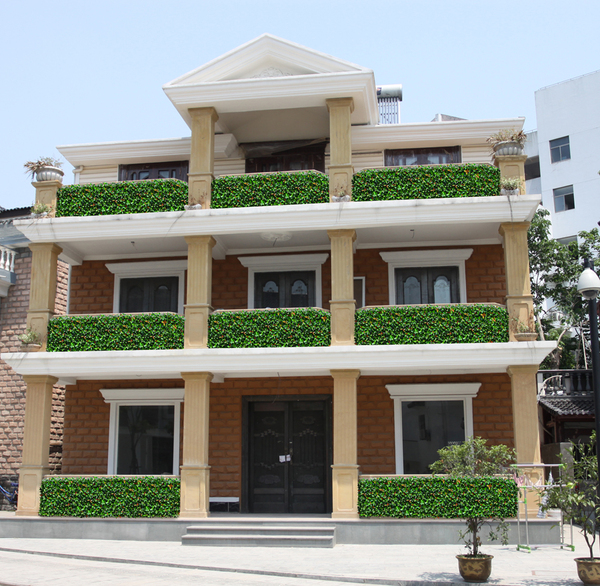 可是對于我們的生命活動卻有著舉足輕重的作用。如同食物中的維生素一樣，有人稱之為“空氣維生素”，更有人認為負氧離子與人類長壽有關，稱它為“長壽素”。其實，我們可以感受到負氧離子的存在。