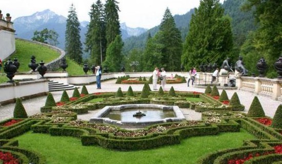 德國林德霍夫?qū)m局部外觀圖