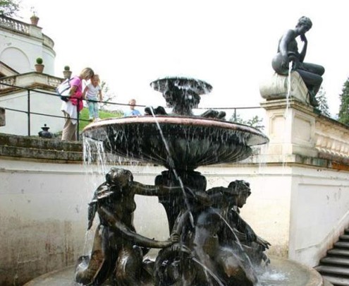 德國(guó)林德霍夫?qū)m局部外觀圖