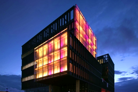 夜間，在城市空間中點燃藝術品