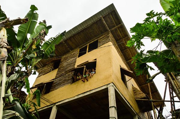 如何利用場地現有資源進行系統建造